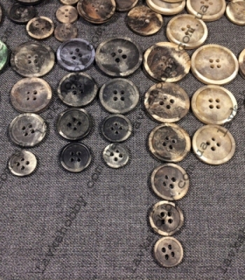 Гудзики костюмні, пальтові 200136