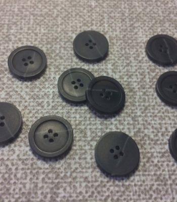 Гудзики костюмні, пальтові 235